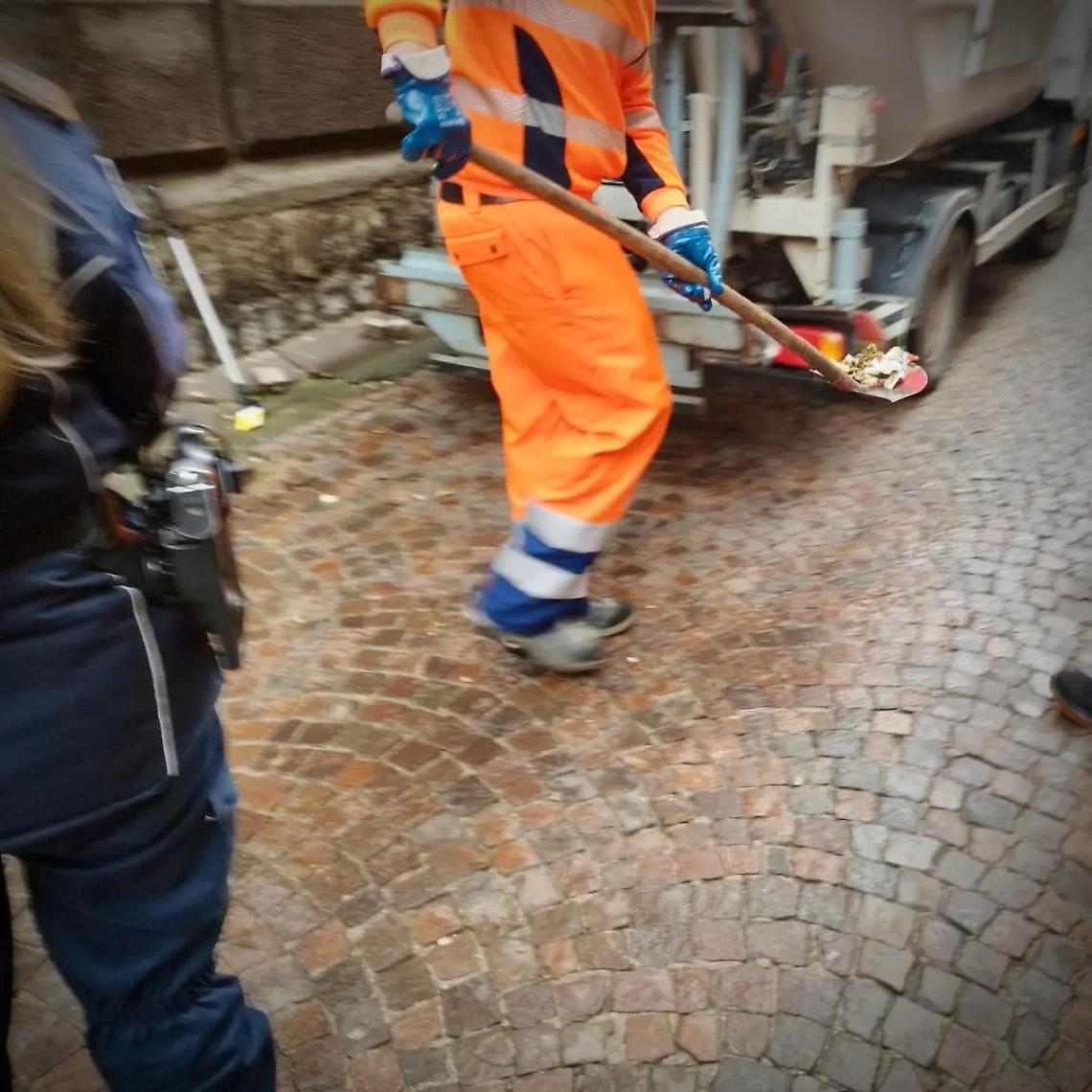 Viterbo: rifiuti abbandonati in via Saffi, scattano le multe