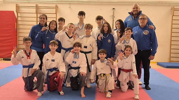 Taekwondo Civitavecchia in doppia cifra di medaglie a Giugliano